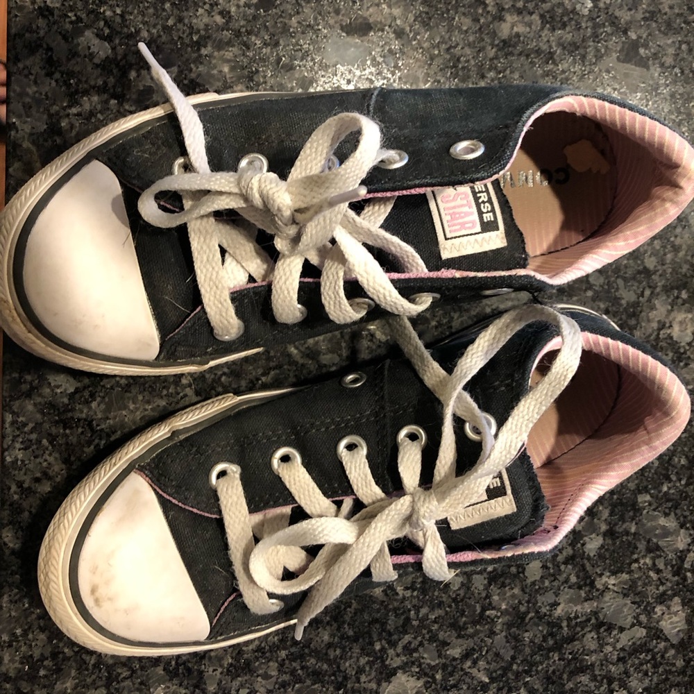 Converse kids tennis shoe size 1